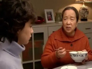 Bà bầu - Mẹ chồng gửi đồ ăn sạch ở quê cho con dâu mang bầu, đau lòng khi thấy đồ ăn được đem cho hết hàng xóm