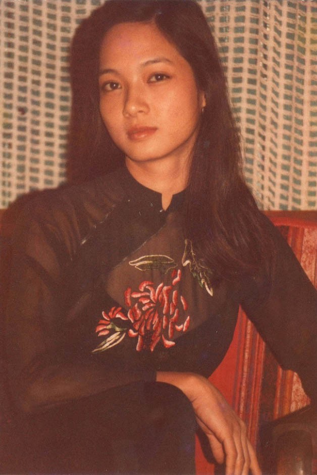 Ở những năm 90, Lê Khanh gây được ấn tượng với nét đẹp đằm thắm, nền nã, đặc trưng của người con gái Hà Thành.
