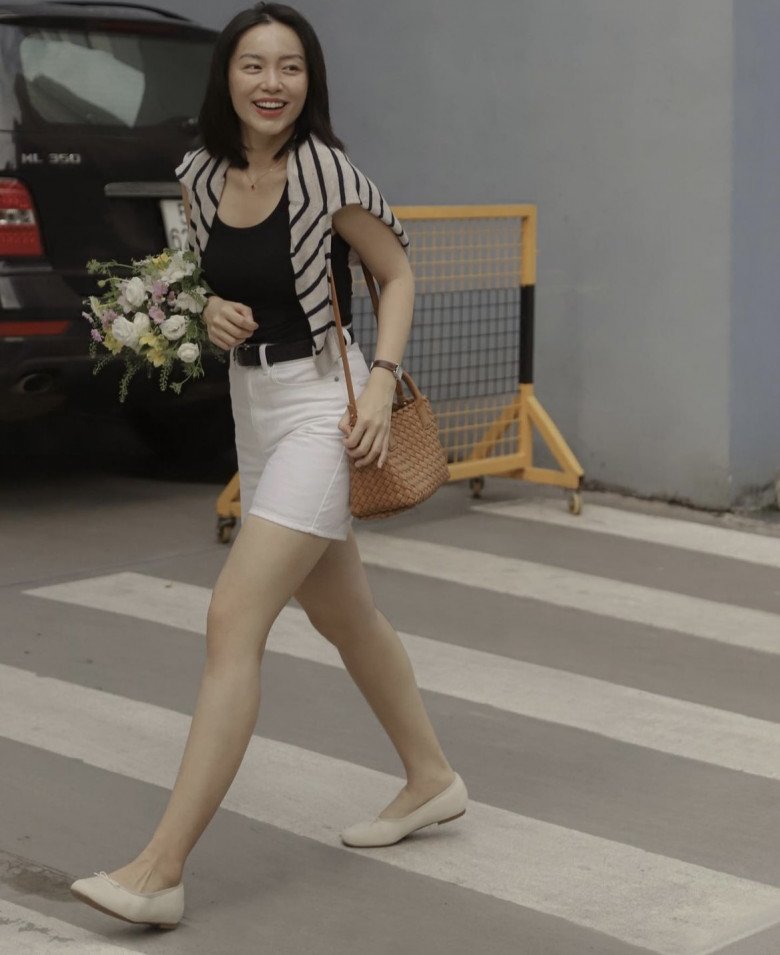 Lê Hà Trúc cũng là mỹ nhân mê diện quần ngố mỗi khi xuống phố. Cô có phong cách khá giống Tăng Thanh Hà nhưng màu sắc hơn. 