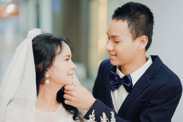 Hình chụp cưới của cặp đôi Thái Lan những ngày xưa cũ.