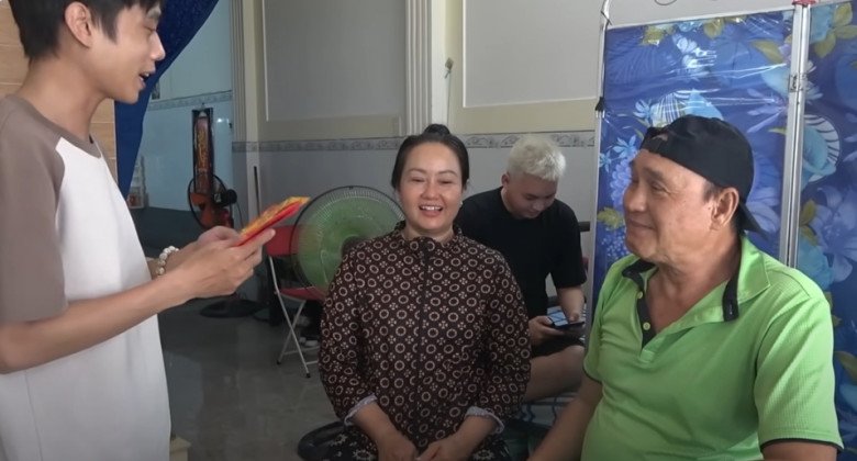 Vợ hiện tại của Duy Phương mong 2 con mãi mãi bên nhau.