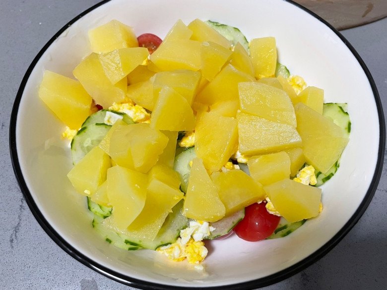 Nhà còn củ khoai tây to, đem trộn salad đơn giản kiểu này vừa ngon lại thanh mát - 6