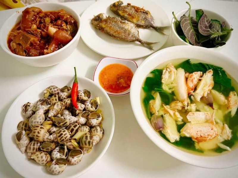 Chị Thuỳ Trang thường xuyên được gia đình gửi hải sản nên món ăn lúc nào cũng mang hương vị biển.


