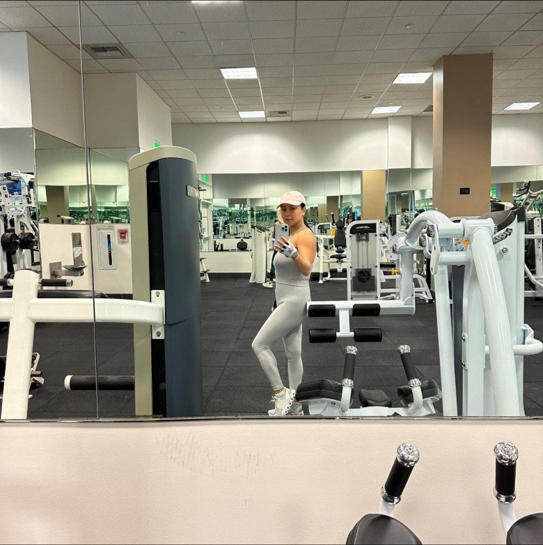 Phòng tập gym là nơi mà cô thường đến nhất để rèn luyện sức khỏe và giữ vóc dáng không bị tăng cân quá nhiều.