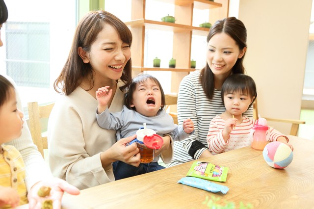 Có nhiều nguyên nhân khác nhau dẫn đến việc hình thành tâm lý ghét trẻ con nhà người khác của một số bố mẹ (Ảnh minh hoạ).