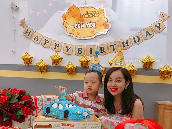 Con trai Ly Kute sinh nhật 8 tuổi giản dị nhưng đầy hạnh phúc vì có cả bố cả mẹ bên cạnh - 6