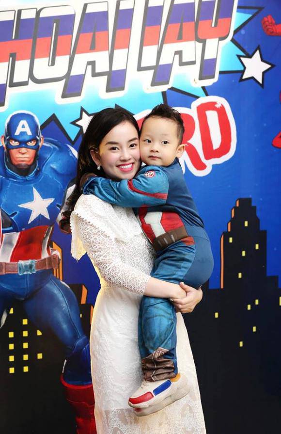 Con trai Ly Kute sinh nhật 8 tuổi giản dị nhưng đầy hạnh phúc vì có cả bố cả mẹ bên cạnh - 8