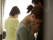 Bà bầu - Vợ mang bầu 6 tháng đòi ly hôn vì phát hiện chồng gửi tiền chăm dưỡng mẹ hàng tháng