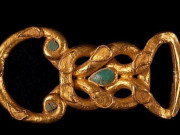 Clip Eva - Khai quật ngôi mộ cổ, phát hiện "kho báu" chứa toàn vàng