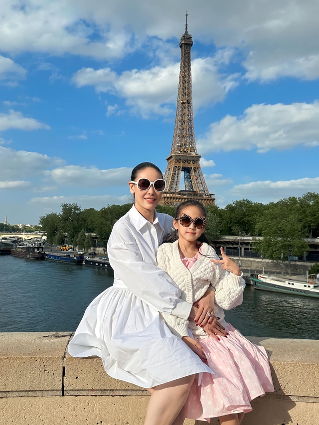 Thời trang mẹ con sao Việt: Hoa hậu Hà Kiều Anh và con gái mỗi lần xuất hiện là gây thương nhớ - 19