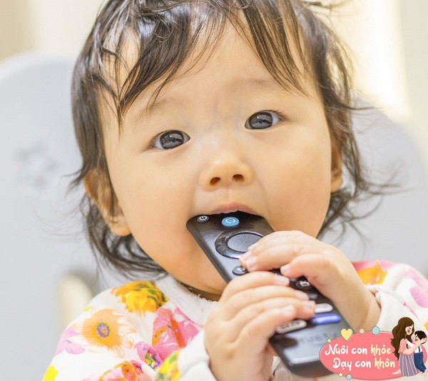 Trẻ dưới 1 tuổi thích cắn là do thời kỳ nhạy vảm về răng miệng.