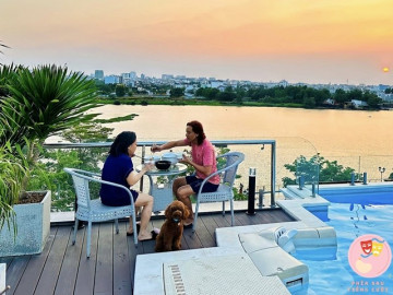 Nữ danh hài từng ăn cà chua qua ngày, giờ sống trong biệt phủ 1.500m2, an yên bên chồng con