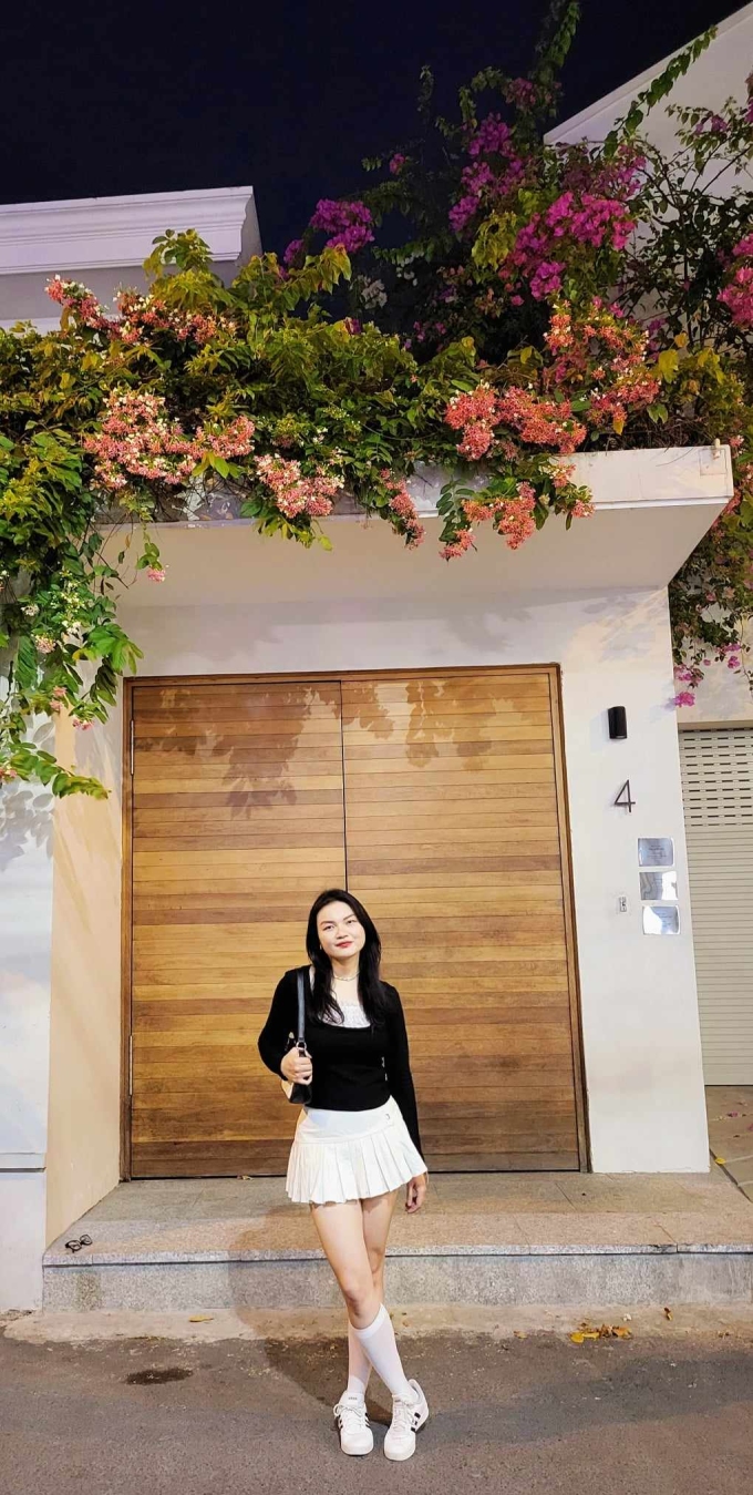 Quần áo size 4XL của Hoàng Anh được thay thế toàn bộ thành size M sau khi giảm cân. Ảnh: Nhân vật cung cấp