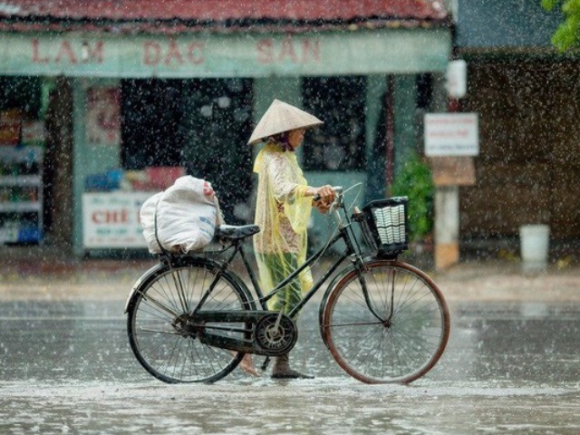 Diễn biến mới nhất về đợt không khí lạnh tăng cường gây mưa dông ở Hà Nội và miền Bắc