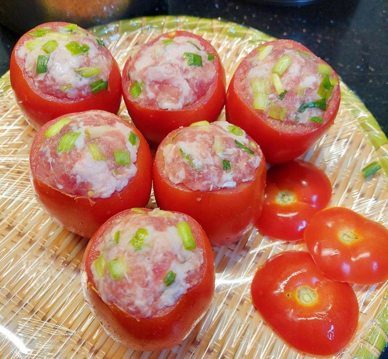 Cách làm cà chua nhồi thịt sốt chua ngọt mềm ngon, thơm nức cho ngày trời ẩm ương - 3