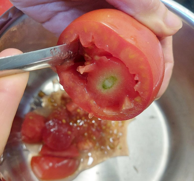 Cách làm cà chua nhồi thịt sốt chua ngọt mềm ngon, thơm nức cho ngày trời ẩm ương - 2