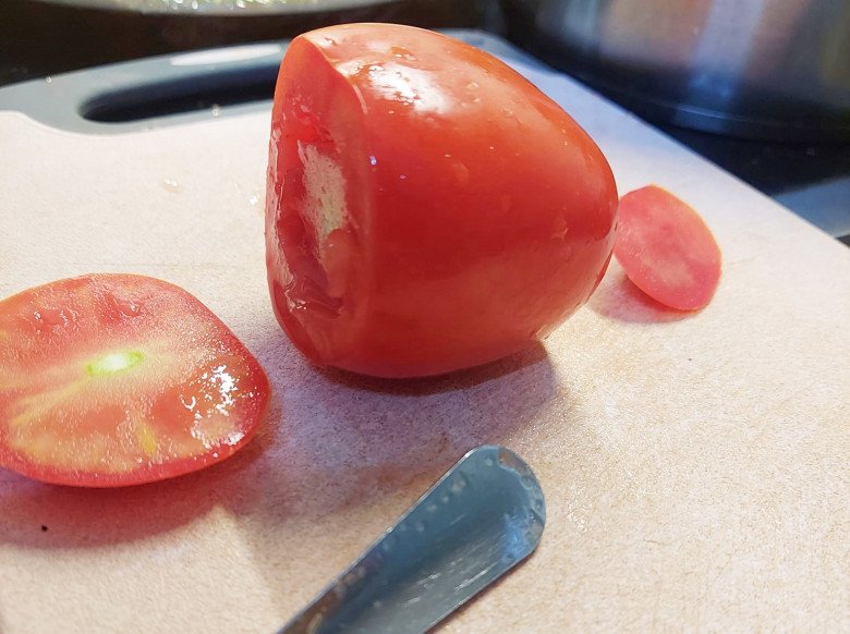 Cách làm cà chua nhồi thịt sốt chua ngọt mềm ngon, thơm nức cho ngày trời ẩm ương - 1