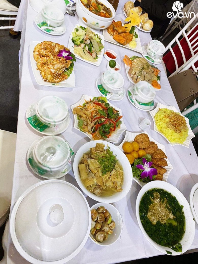 Cận cảnh các món ăn mà gia đình Quang Hải đãi khách chiều nay.