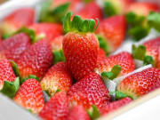 Sức khỏe - Dâu tây đứng số 1 về tồn dư thuốc trừ sâu tại Mỹ, chuyên gia Việt chỉ cách chọn và dùng dâu tây an toàn