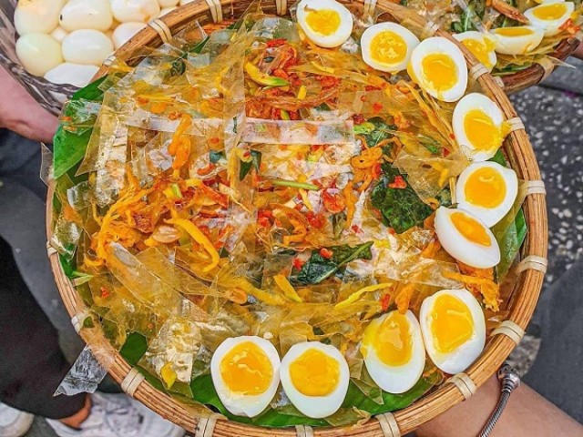 Ẩm thực Hồ Con Rùa khiến giớ trẻ mê mệt, bánh tráng nước, xôi chiên chỉ ...