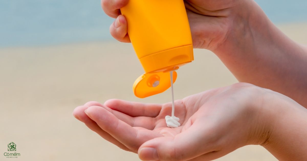 Chất kem mỏng nhẹ, thấm nhanh giúp tạo sự thông thoáng cho da dầu mụn