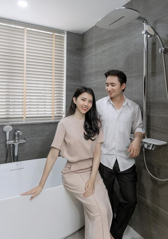 Sao Việt 24h: Mẹ chồng - mẹ đẻ Ly Kute đi du lịch cùng nhau, nhan sắc 2 bà thông gia gây chú ý - 7