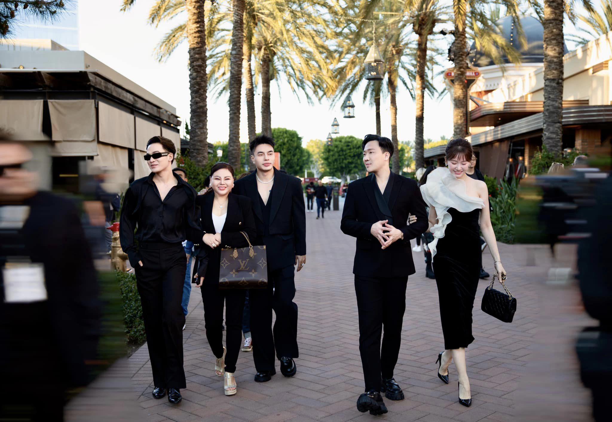 Lê Dương Bảo Lâm bị cho là cố tình né tránh Trấn Thành khi không quay video có mặt đàn anh như với Lê Giang, Ali Hoàng Dương.