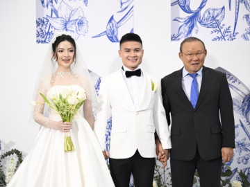 Giải trí - HLV Park Hang Seo dự đám cưới Quang Hải, cô dâu Chu Thanh Huyền đeo vàng trĩu cổ
