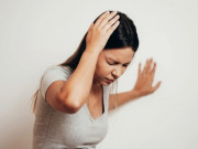 Sức khỏe - Người phụ nữ 40 tuổi nguy kịch sau cơn đau đầu khi đang làm việc, biết nguyên nhân chỉ biết tự trách mình