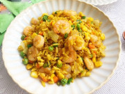 Bếp Eva - Làm cơm rang thập cẩm, thêm xíu bột này vào vị khác lạ hẳn, ngon miệng ai cũng muốn thử lần sau