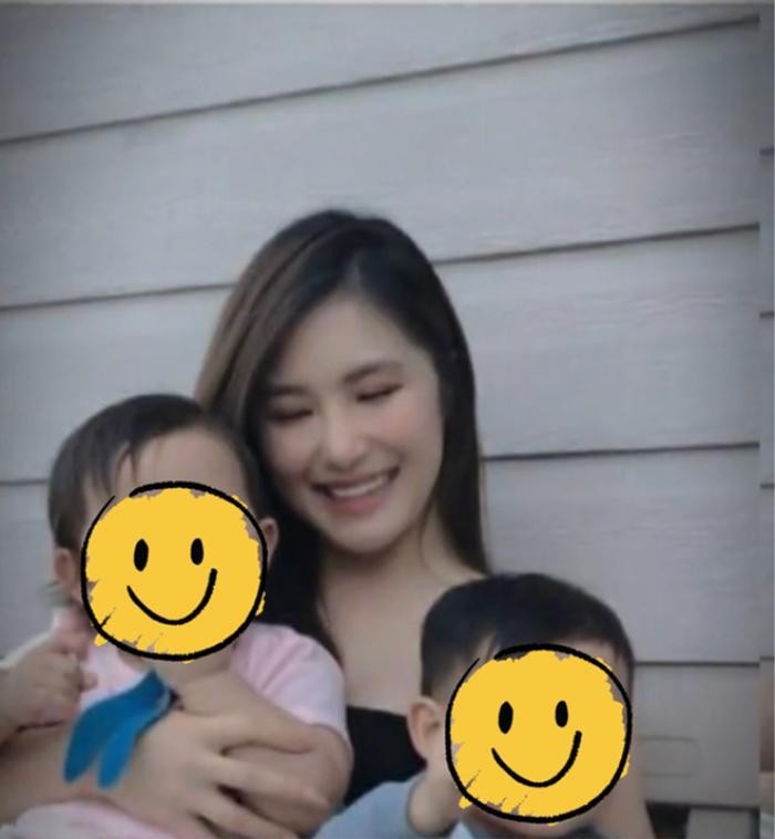 Hương Tràm bế 2 em bé khiến nghi vấn sang Mỹ sinh con càng thêm rầm rộ.