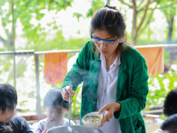 Cuộc sống hiện tại của Hoa hậu nhiều con nhất showbiz Việt