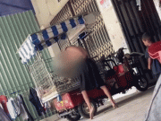 Tin tức - Bé trai bị nhốt vào "lồng" trên xe ba gác và bạo hành: Người bố lên tiếng giải thích