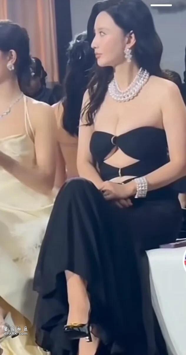 Hoa hậu "phồn thực" xứ Trung U50 diện váy bó chặt cơ thể, liên tục kéo chỉnh tại sự kiện - 2