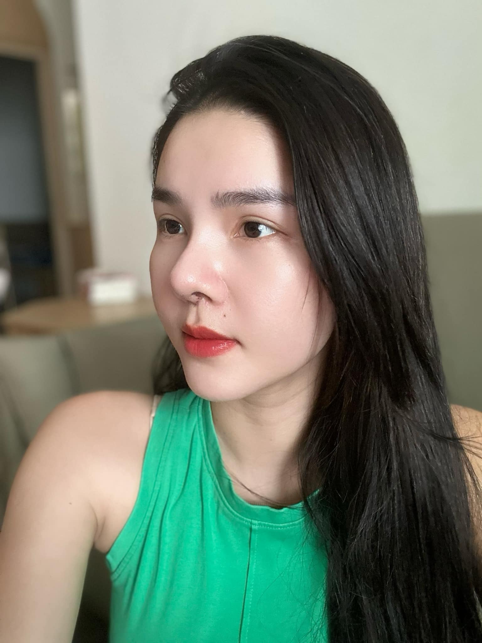 Kỳ Hân thẳng thắn cho biết ông xã phản đối cô làm lại mũi nhưng cuối cùng cô đã thuyết phục được chồng.