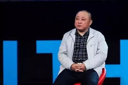 Dù mắc ung thư nhưng bác sĩ vẫn kiên cường chiến đấu suốt 10 năm, thậm chí vẫn có thể tham gia phẫu thuât.