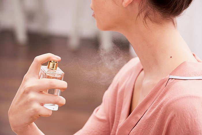 Gen Z tập amp;#34;chơiamp;#34; nước hoa: Thú vui xa xỉ nhưng vẫn cực kỳ amp;#34;tiết kiệmamp;#34; - 1