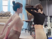 Diện áo màu tàng hình tập thể thao, mỹ nhân Thanh Hoá được khen trắng phát sáng