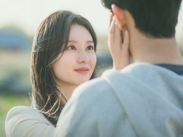 Nữ hoàng nước mắt Kim Ji Won: Sở hữu tài sản khủng như phim, chưa bao giờ biết xấu là gì