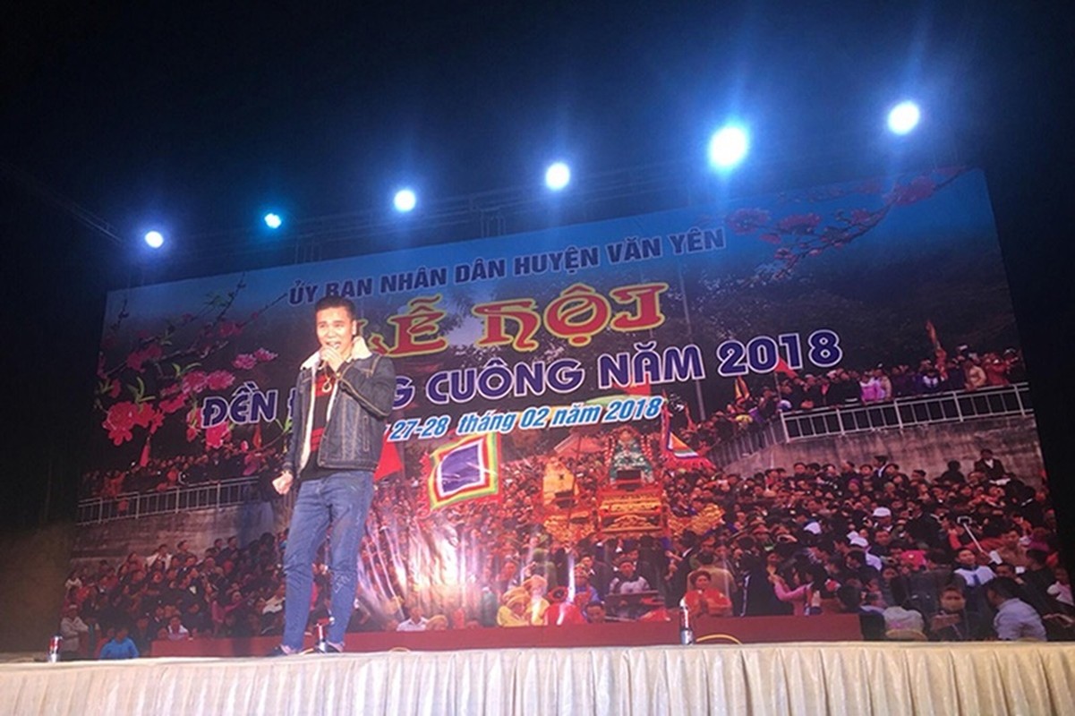 Khi mới vào nghề, Châu Việt Cường khá nghèo nên ai mời anh cũng nhận show đi hát. Ngoài chạy show hội chợ, Châu Việt Cường còn tích cực đi hát tại lễ khánh thành, đám cưới. Ảnh: FB Châu Việt Cường.