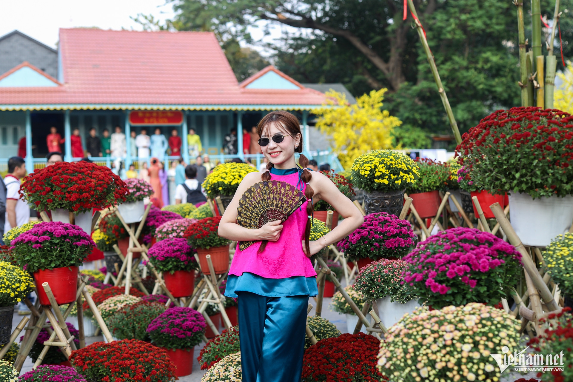 Nô nức check-in nhà sàn vườn mai vàng rực ở trung tâm tphcm - 7