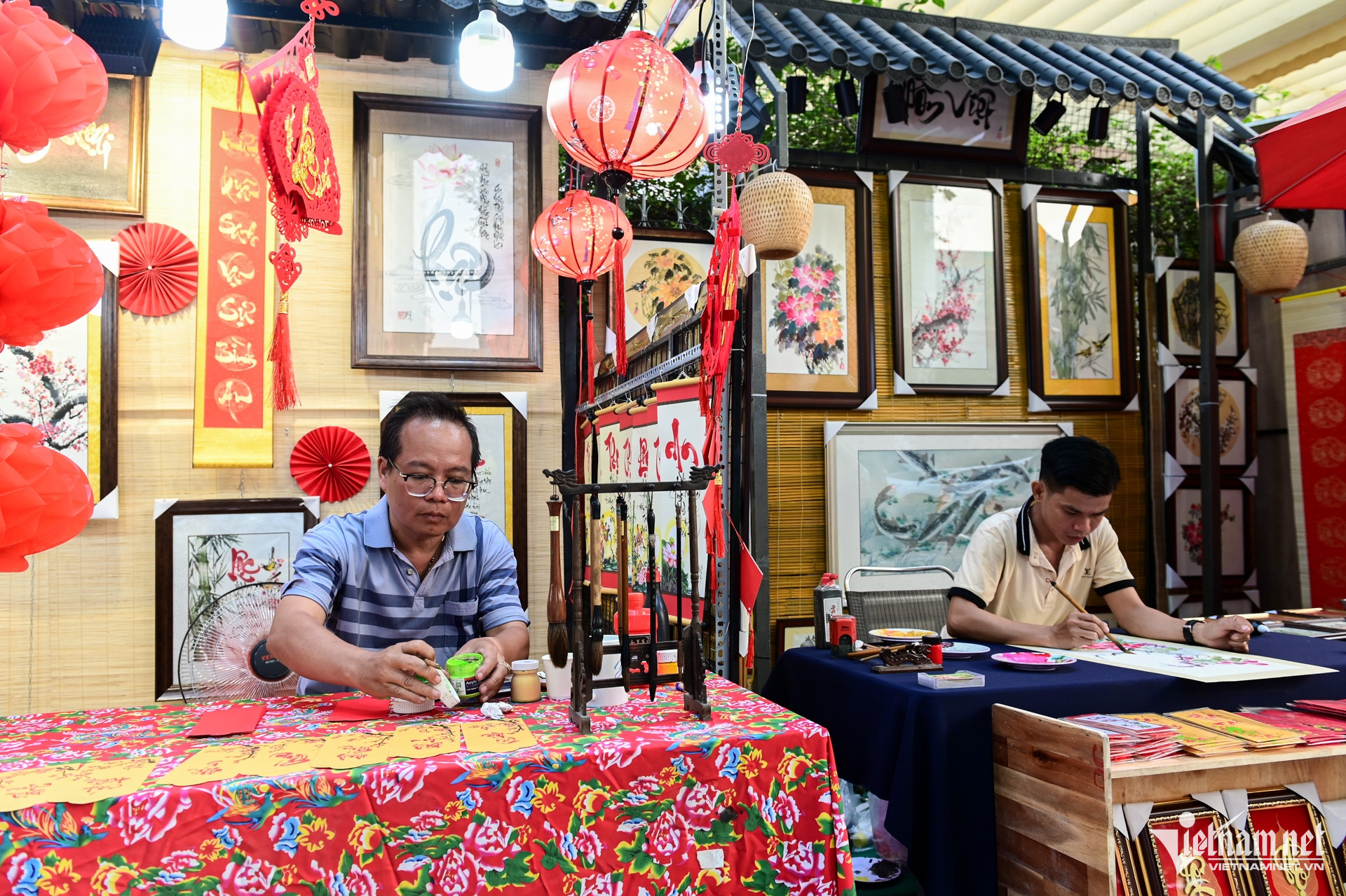 Nô nức check-in nhà sàn vườn mai vàng rực ở trung tâm tphcm - 11