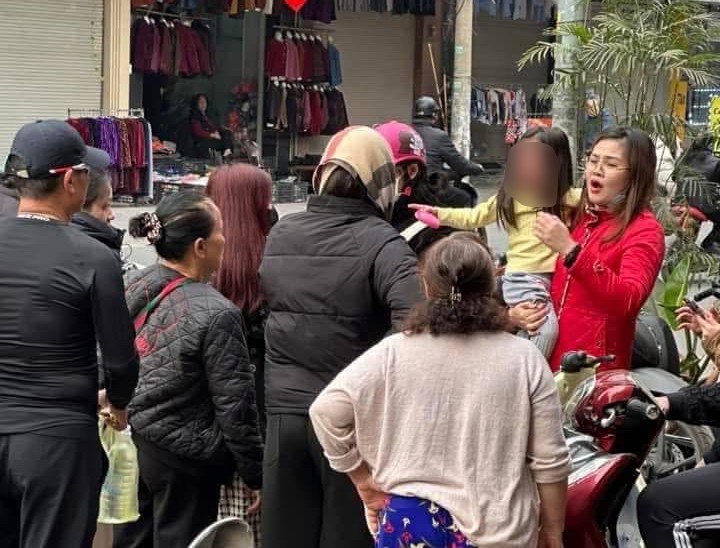 Cháu bé 4 tuổi ở Hải Phòng nghi bị bắt cóc đã được tìm thấy vào khoảng 15 giờ 30 chiều nay.
