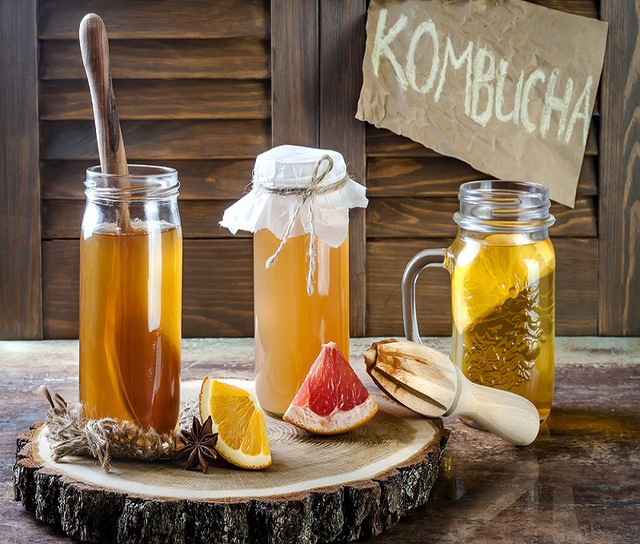 Kombucha, một loại đồ uống lên men độc đáo, đang ngày càng trở nên phổ biến trên toàn thế giới.