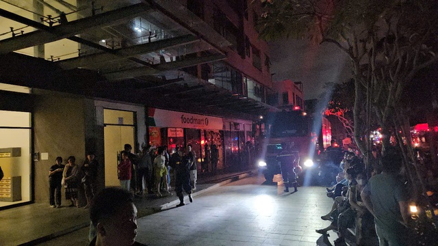 Cảnh sát được điều động đến hiện trường. Ảnh: Thanh Nhân