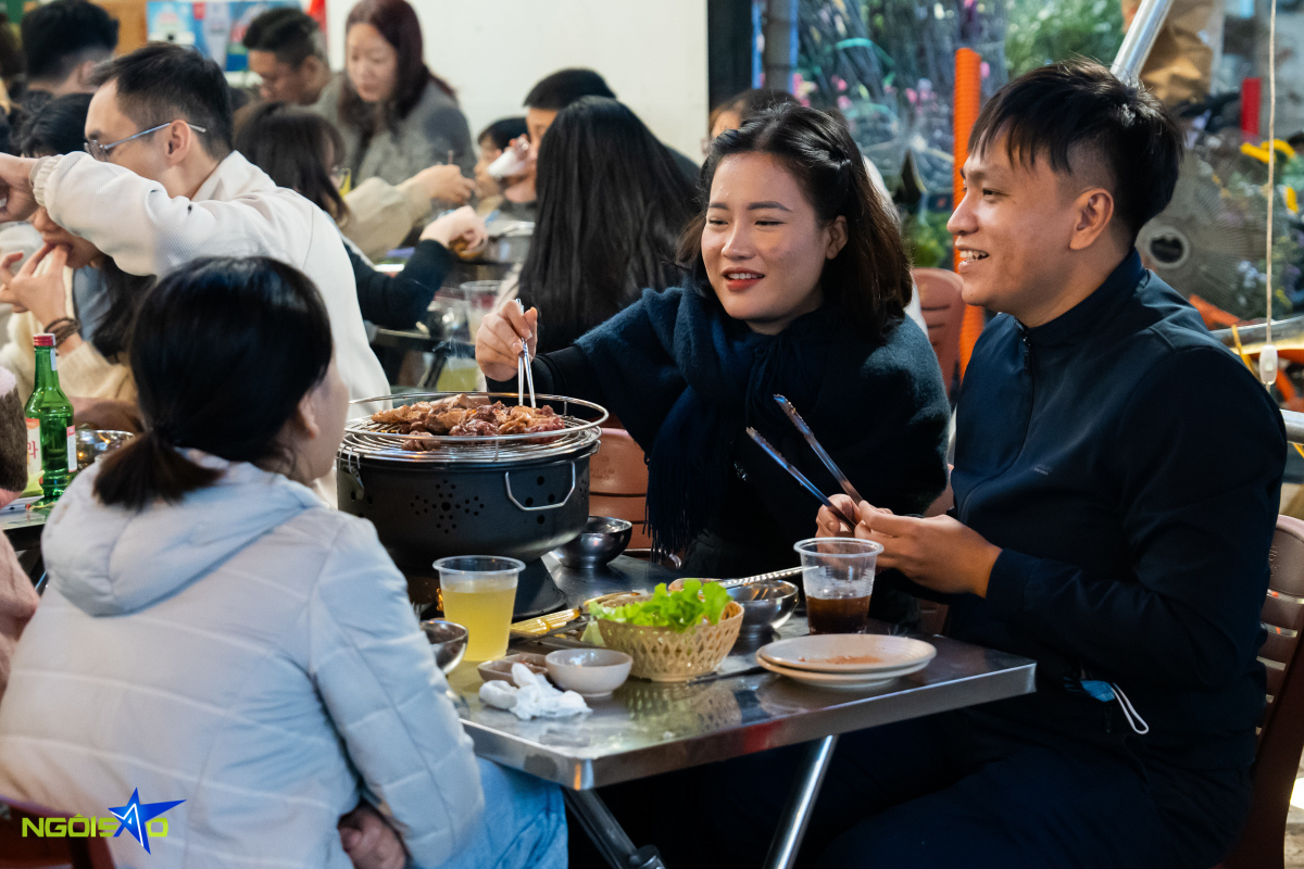 Không gian phố ẩm thực, khai trương vào đúng dịp Tết Nguyên đán Ất Tỵ 2025 gần kề, mang đến không khí hân hoan cho mọi người.