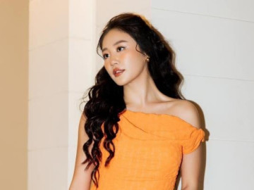 Văn Mai Hương khoe xương quai xanh sau hành trình giảm cân