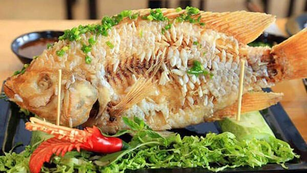 Crispy cá chép là một món ăn mang lại may mắn vào đầu năm mới.