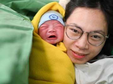 Những thiên thần chào đời ngày Tết: Người mang mùa xuân đến phòng mổ