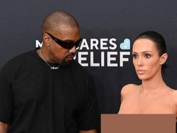 Màn khỏa thân gây phẫn nộ trên thảm đỏ Grammy